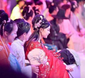 渠县汉服模特兼职(想做汉服模特去哪里找)