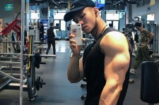渠县肌肉男模(肌肉男模拟器)
