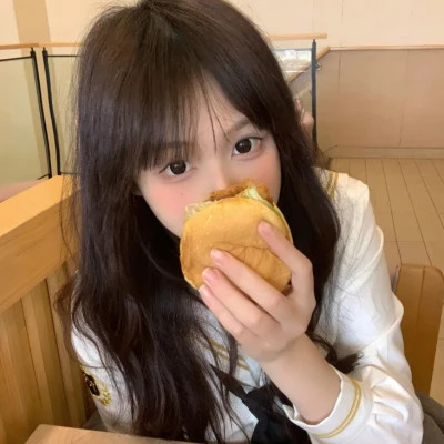 渠县伴游女生李心怡的资料